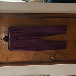 Plum purple leggings with a mid-leg sem